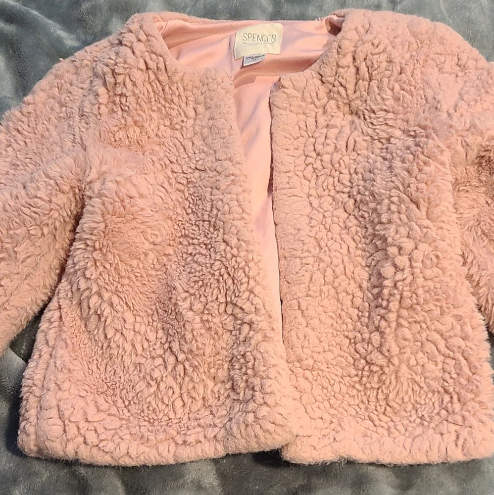 🦔Spencer's by Jaclyn Smith girls  Fuzzy jacket☀️
